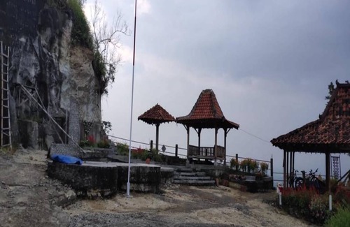 Srimulyo Hostel | Bukit Tompak Cottage