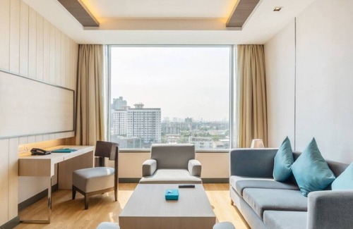Phra Khanong Nuea Apartment | Charming Sky Bay Suite near BTS Phrakanong 简约迷人房近轻轨站 U9