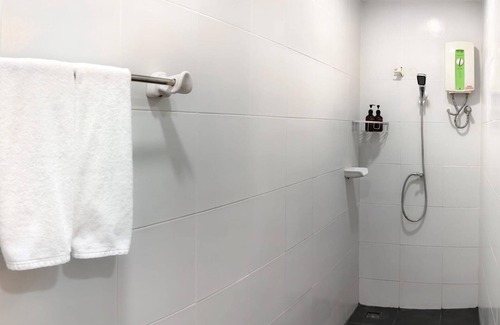 Khlong Tan Apartment | Chic Low Rise Studio with fitness room, WiFi in vibrant Thonglor-Ekamai