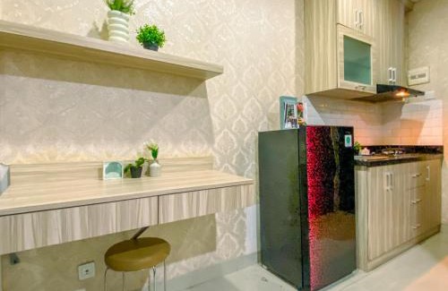 Pondokcina Apartment | Cozy and Elegant 1BR Apartment at Atlanta Residences By Travelio