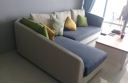 Central District Apartment | Cozy home country garden danga bay