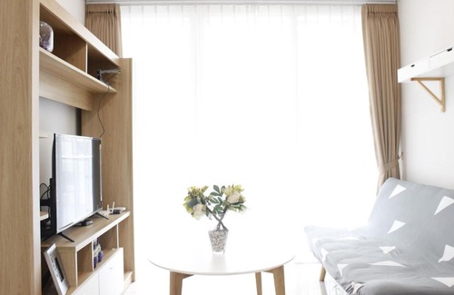 Arjuna Apartment | Deluxe & Chic 2BR Apartment at Landmark Residence By Travelio