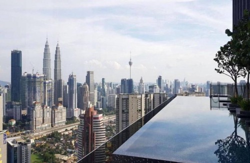 Kuala Lumpur City Centre Apartment | Deluxe King Suite with Twin Tower View 18