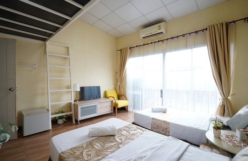 Chom Phon Hostel | EZ Sleep at Ratchada 19