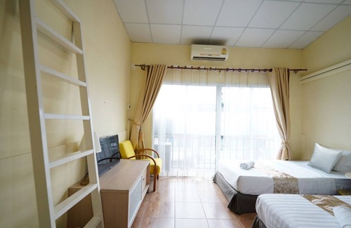 Chom Phon Hostel | EZ Sleep at Ratchada 19