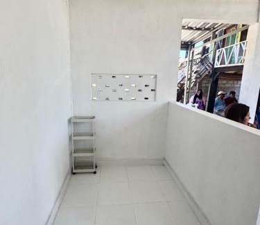 Labuhan Lombok Bed & Breakfast | Gina's Reading Homestay