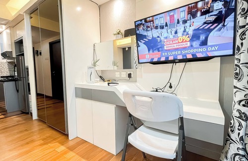 Jatinegara Apartment | Good Location Studio At Apartment Tamansari The Hive Near Lrt Station