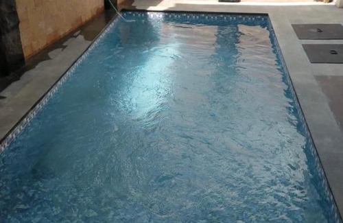 Dinoyo Villa | Homestay Amsterdam. Kolam renang pribadi, 2 lantai