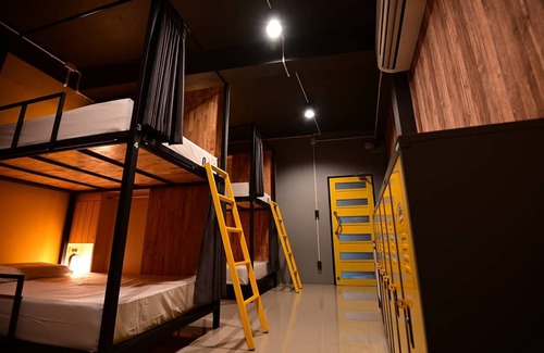 Pom Prap Hostel | Hostel ∙ 8 guests