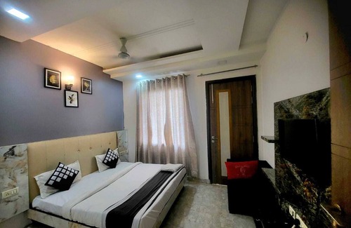 Pitampura Hotel | Hotel Season Grand Couple Friendly Pitampura