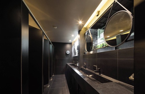 Thung Phaya Thai Hostel | Kloem Hostel - Adults Only