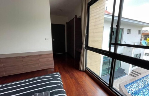Wattana Villa | Large 4 Bedroom private pool villa ThonglorEkkamai