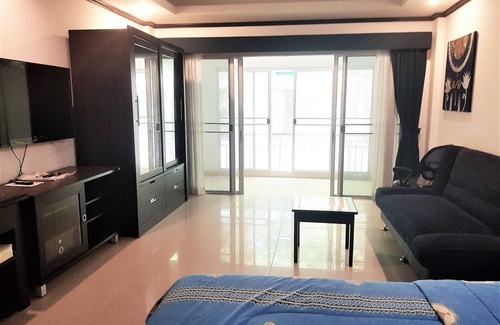 Na Kluea Apartment | Large studio Baan Suan Lalana
