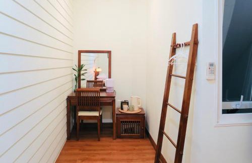 Silom House | Les Fleurs Bangkok Hostel