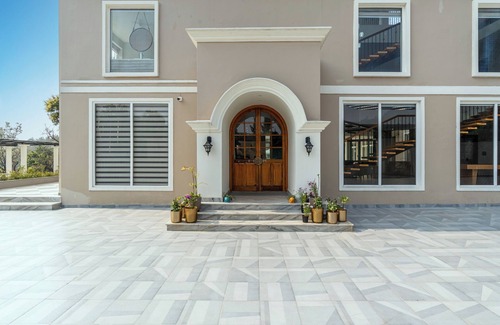 Dehradun Apartment | Luxurious forest view quaint resort 10 bedrooms in charming Rishikesh