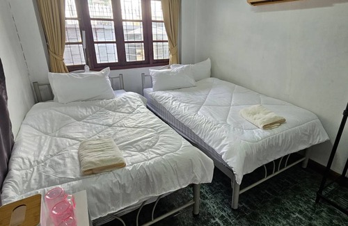 Thung Maha Mek House | Motel ∙ 8 guests