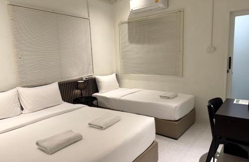 Chana Songkhram Hostel | My House Guesthouse & Restaurant