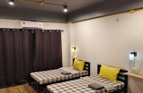 Racha Thewa Hostel | Near BKK Airport Hostel