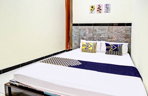Kediri Hotel | OYO 92123 Chikam House Syariah