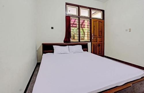 Purwokerto Hotel | OYO 92710 Losmen Tjabe Merah Near Alfamart Bintaro