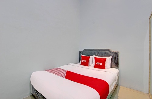 West Semarang Hotel | OYO 93095 New Puspa Residence
