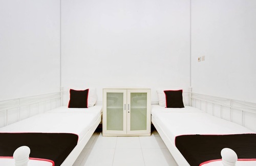 Purwokerto Hotel | OYO 94650 Guest House Sakinah