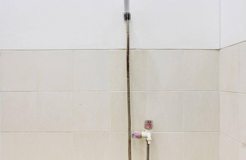 Purwokerto Hotel | OYO 94650 Guest House Sakinah