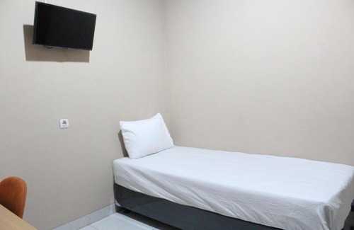 Depok Hotel | OYO Life 3162 Raihan Residence