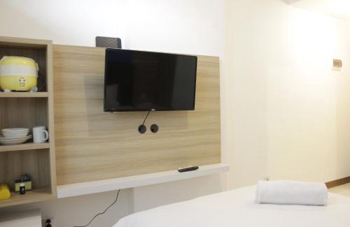 Ciroyom Apartment | Pleasant Studio Semi Apartment at The Lodge Paskal near BINUS University By Travelio