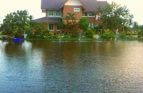 Ratchaburi Resort | Private room ∙ 3 guests