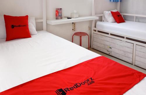 Kasihan Hotel | RedDoorz Hostel at Luna Bunkbed Malioboro