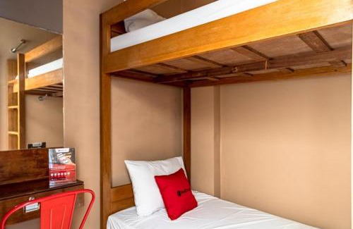 Chinatown House | RedDoorz Hostel near LTC Glodok