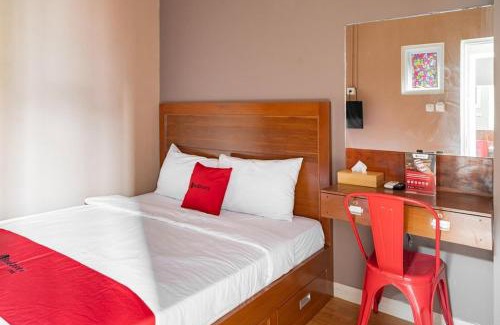Chinatown House | RedDoorz Hostel near LTC Glodok