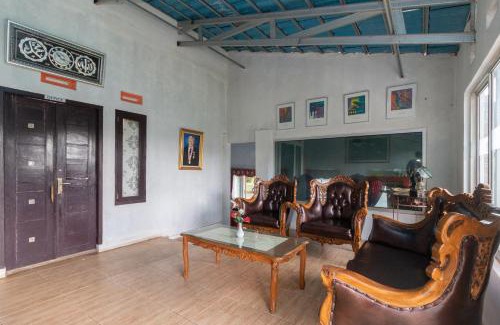 Sukabumi Hotel | RedDoorz Plus At Grand Yustik Sukabumi