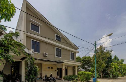 Cikarang House | RedDoorz Plus near Lippo Cikarang Mall