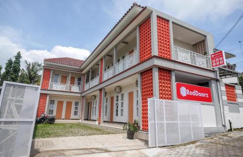 Magelang Hotel | RedDoorz Syariah near Universitas Tidar Magelang
