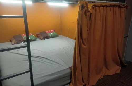 Surabaya Hostel | Rubikz Hostel & Cafe