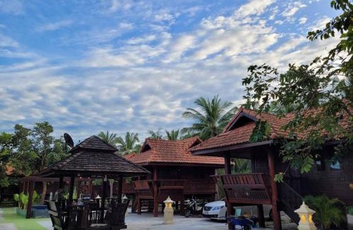 Suan Luang Bed & Breakfast | Ruenthai Ampawa