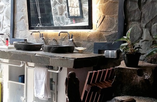 Salatiga Bed & Breakfast | Spacious private room in local and green environment