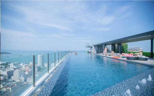 Pattaya Bay Apartment | The Base Central Pattaya