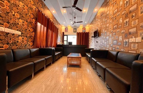 Mussoorie Hostel | The kempty fall resort