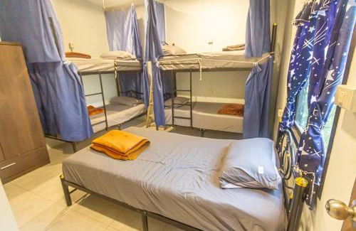 Ko Lanta Hostel | The Travelers Friend En Suite dorm room AC