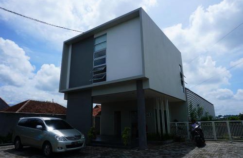 Tembalang Hostel | The Villa Tembalang