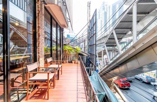 Sukhumvit Hostel | ThongLor Travellers Hostel and Cafe