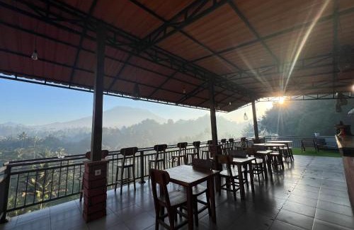 Selat Villa | Velonia Iseh