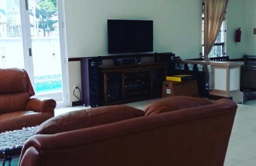 Cipanas Villa | Villa 5 kamar kota bunga