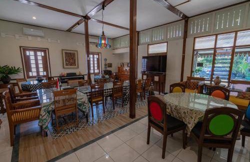 Sleman Villa | Villa ∙ 8 bedrooms ∙ 15 guests