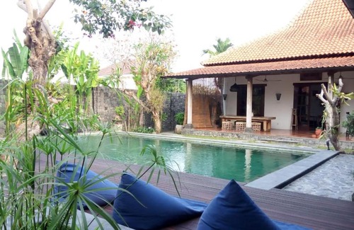 Colomadu House | Villa Aquin