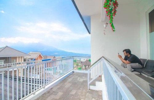 Oro Oro Ombo Villa | Villa Biru with Private Pool & Balcony