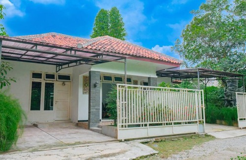 Ngemplak Villa | Villa Garuda Wisnu Kencana 9